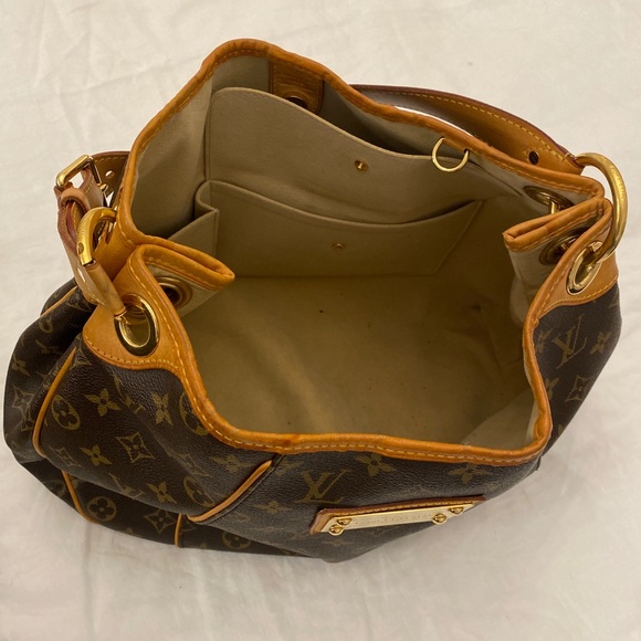 Louis Vuitton Purse SOLD - Picture 3 of 8
